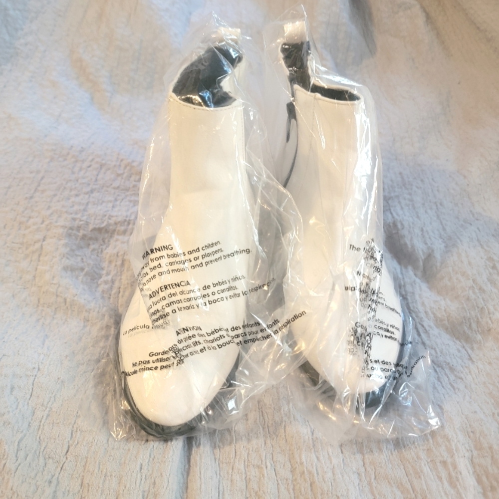 Boots white size 7 women's